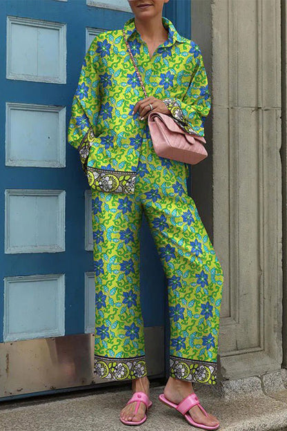 Conjunto de dos piezas informal de manga larga con cuello vuelto y estampado de patchwork urbano