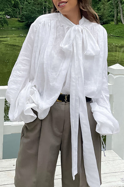 Blusa elegante de estilo británico con cuello de lazo y cinta lisa