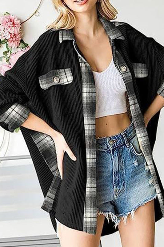 Blusa informal con cuello vuelto, bolsillos y contraste de bloques de color