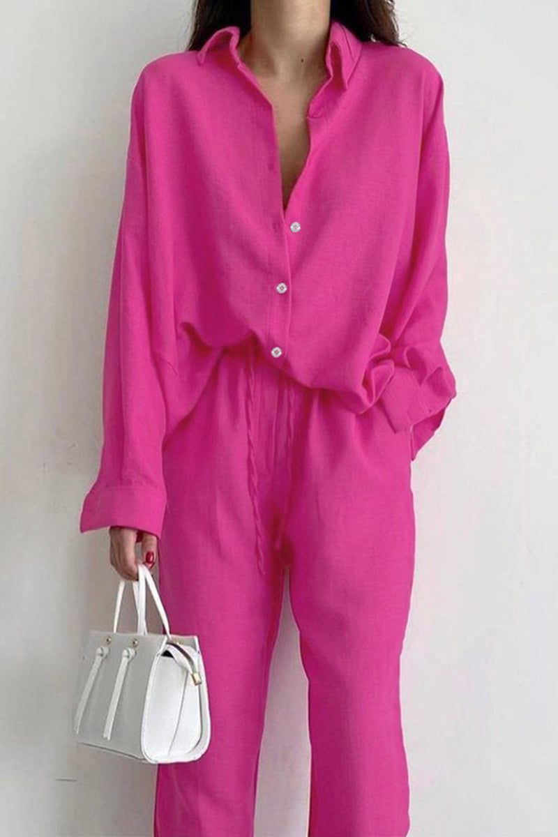 Conjunto informal de dos piezas con cuello vuelto, manga larga y botones de frenillo liso