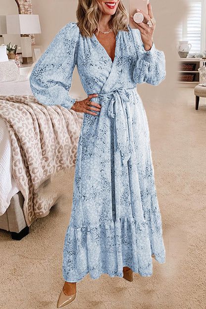 Elegante vestido de corte A con escote en V, volantes y estampado de leopardo