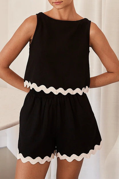 Conjunto informal sencillo de dos piezas con bloques de color, bolsillos y contraste, cuello redondo y sin mangas