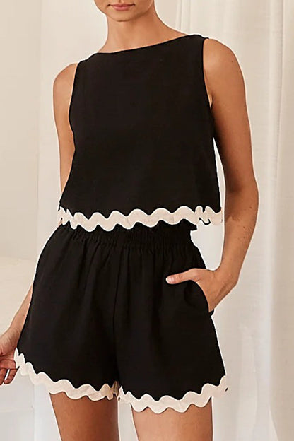 Conjunto informal sencillo de dos piezas con bloques de color, bolsillos y contraste, cuello redondo y sin mangas