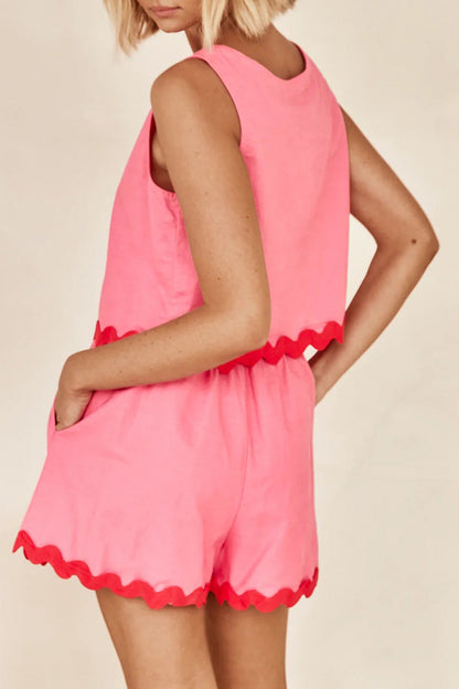 Conjunto informal sencillo de dos piezas con bloques de color, bolsillos y contraste, cuello redondo y sin mangas