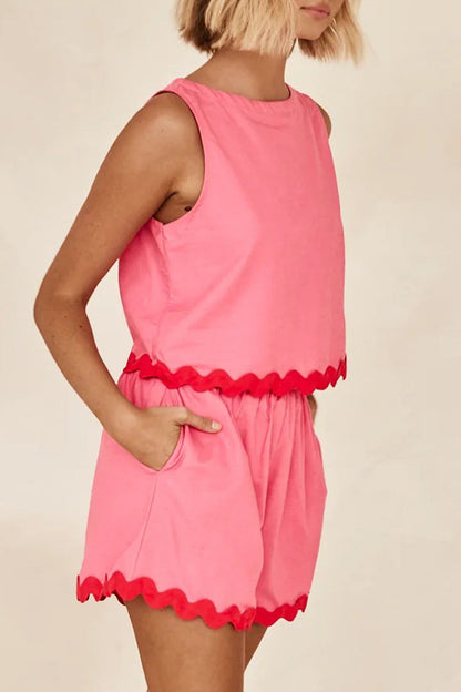 Conjunto informal sencillo de dos piezas con bloques de color, bolsillos y contraste, cuello redondo y sin mangas