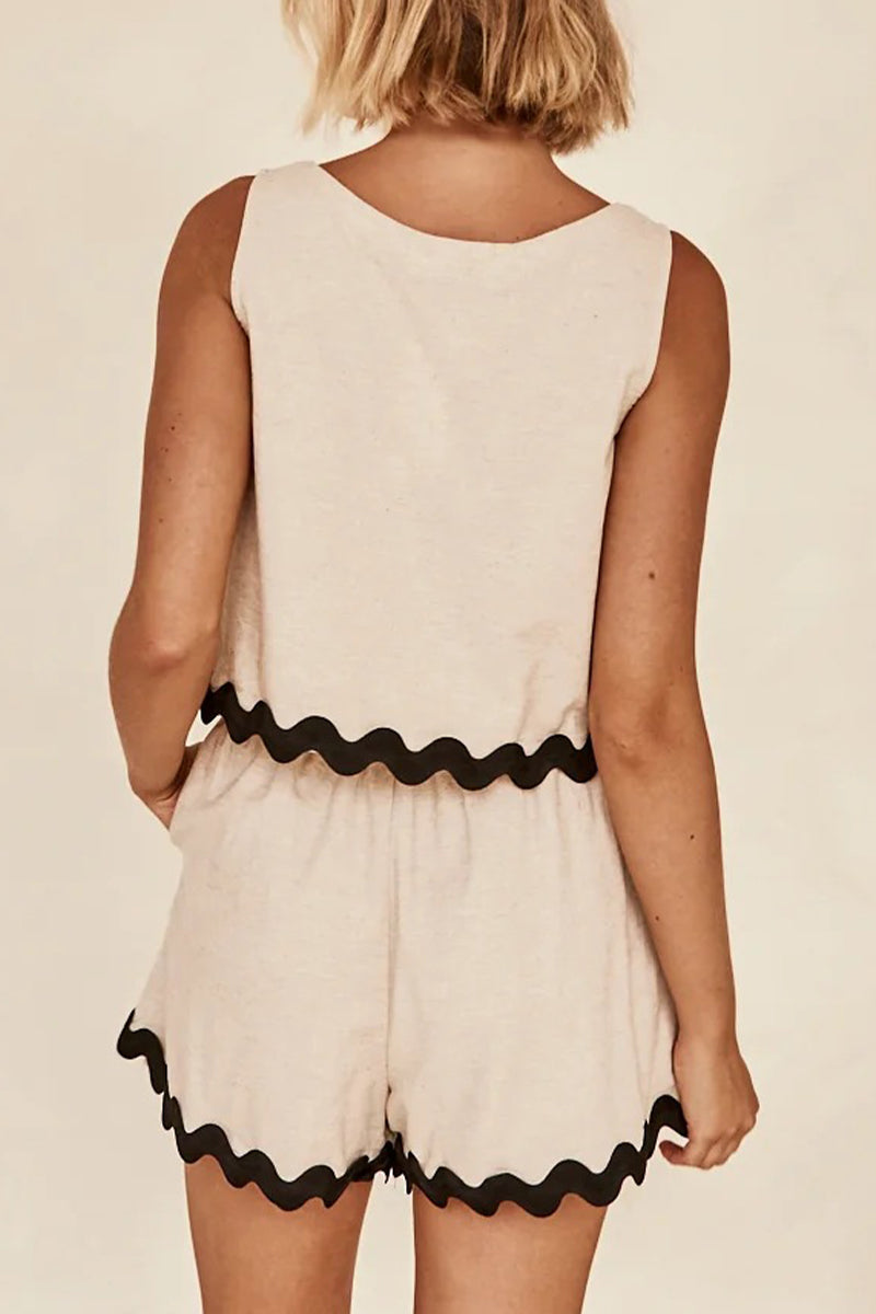 Conjunto informal sencillo de dos piezas con bloques de color, bolsillos y contraste, cuello redondo y sin mangas