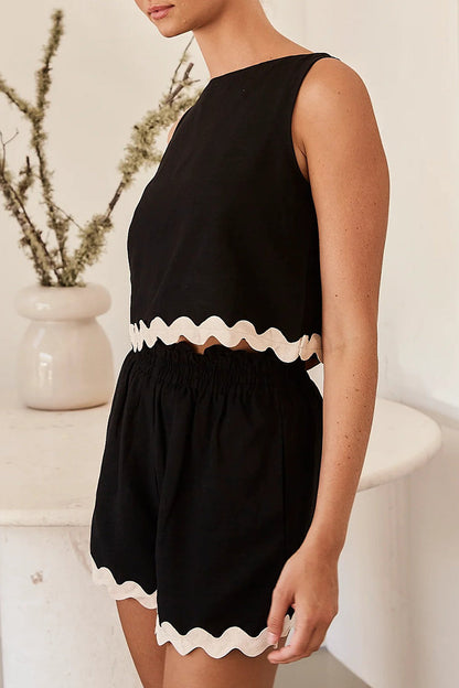 Conjunto informal sencillo de dos piezas con bloques de color, bolsillos y contraste, cuello redondo y sin mangas