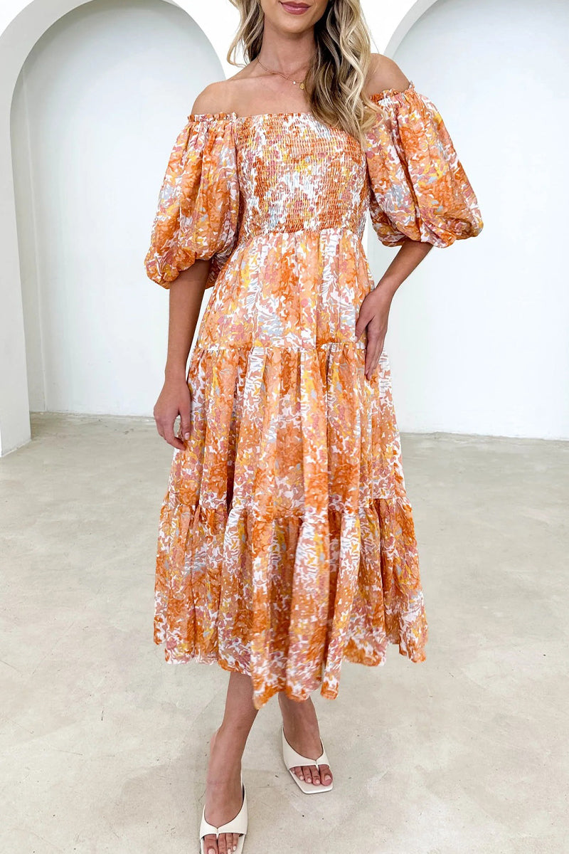 Vestidos sexis con falda pastel y hombros descubiertos con patchwork floral