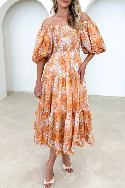 Vestidos sexis con falda pastel y hombros descubiertos con patchwork floral