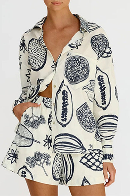 Conjunto informal de dos piezas con cuello vuelto, manga larga y patchwork floral