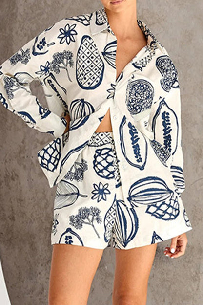 Conjunto informal de dos piezas con cuello vuelto, manga larga y patchwork floral