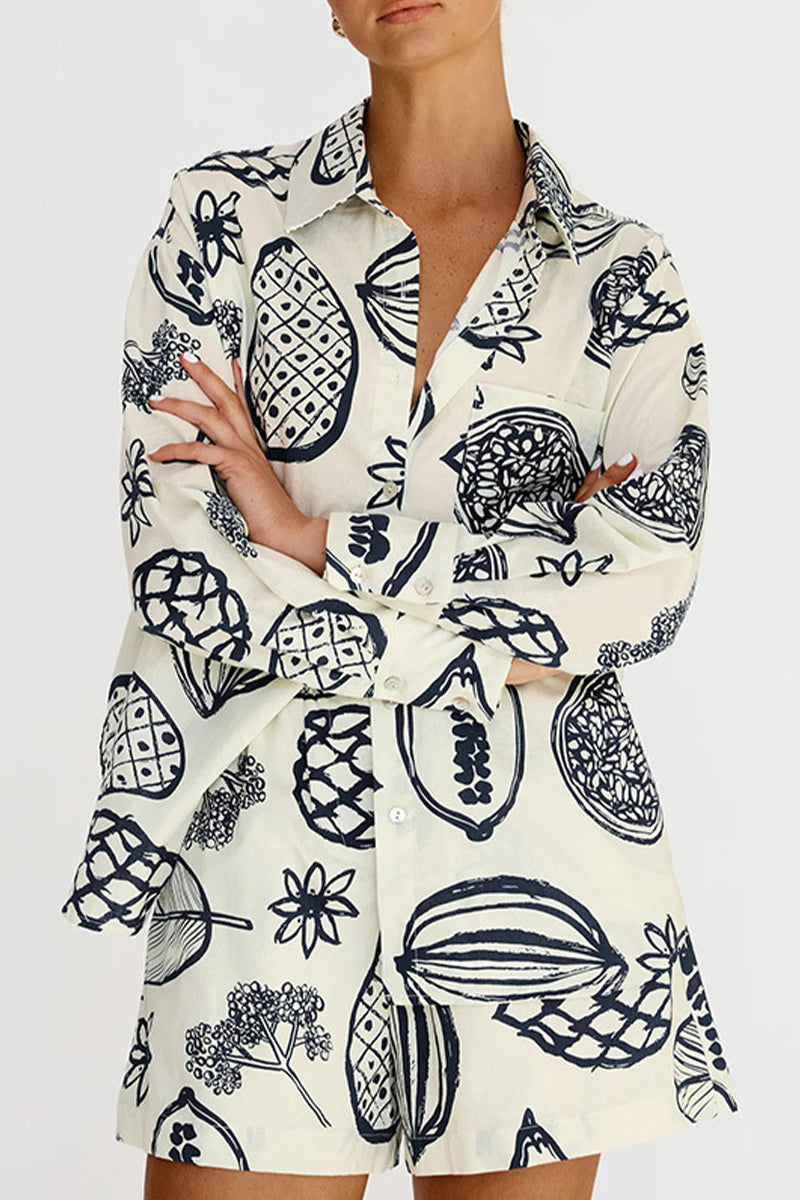 Conjunto informal de dos piezas con cuello vuelto, manga larga y patchwork floral