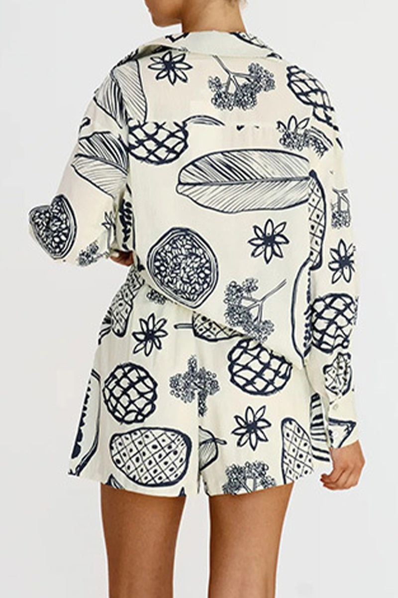 Conjunto informal de dos piezas con cuello vuelto, manga larga y patchwork floral