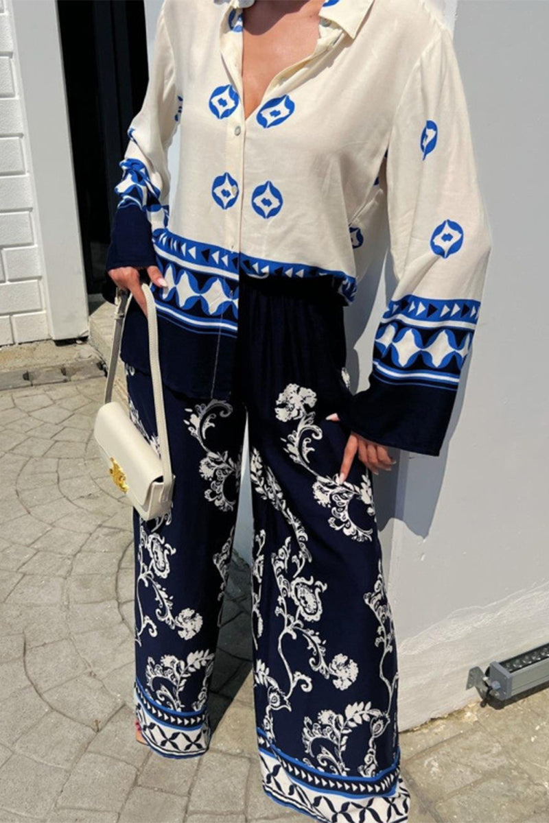 Conjunto informal de dos piezas con cuello vuelto, manga larga y estampado geométrico vintage