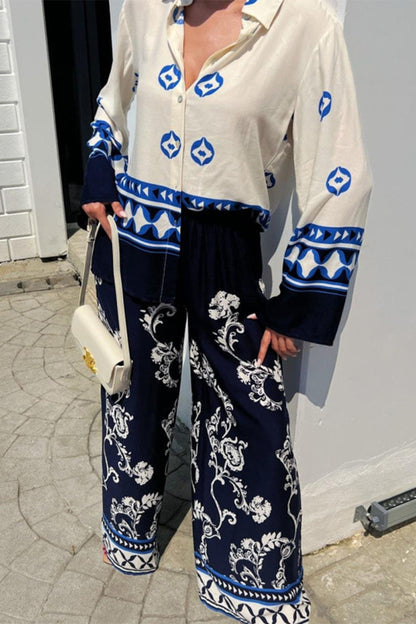 Conjunto informal de dos piezas con cuello vuelto, manga larga y estampado geométrico vintage