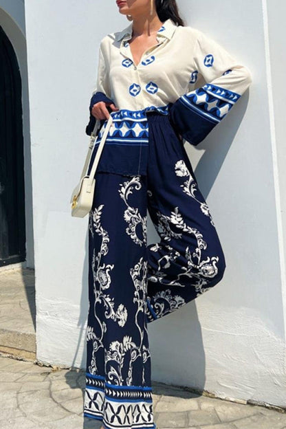 Conjunto informal de dos piezas con cuello vuelto, manga larga y estampado geométrico vintage