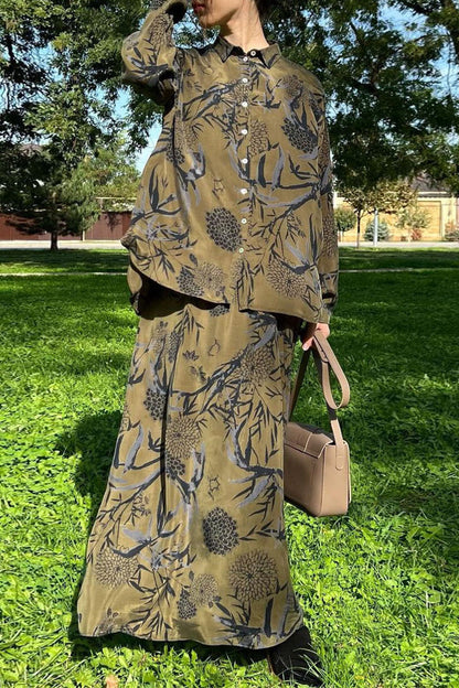 Conjunto de dos piezas vintage elegante con botones florales, cuello vuelto y manga larga