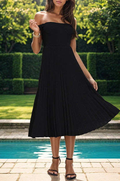 Vestidos de corte A con hombros descubiertos, botones y patchwork lisos de Simplicity