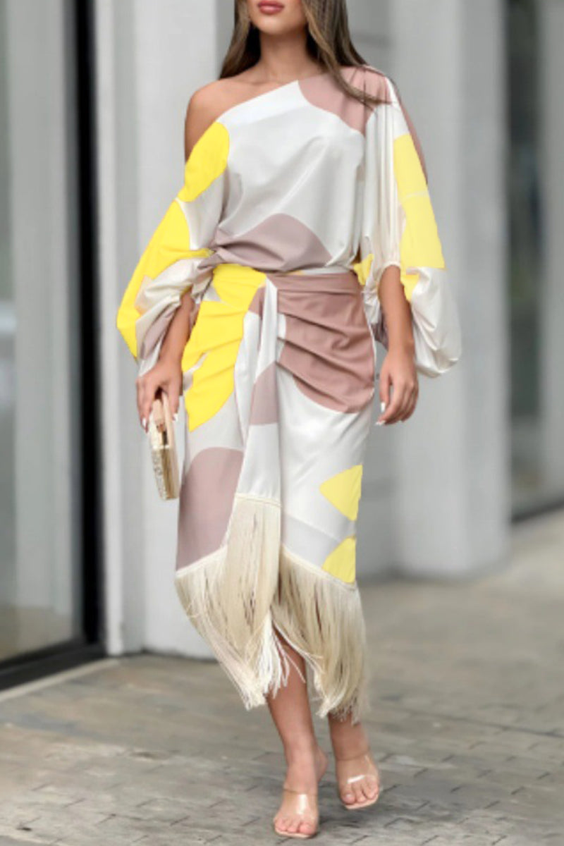 Elegante conjunto de dos piezas con estampado geométrico, borlas, cuello oblicuo, manga larga