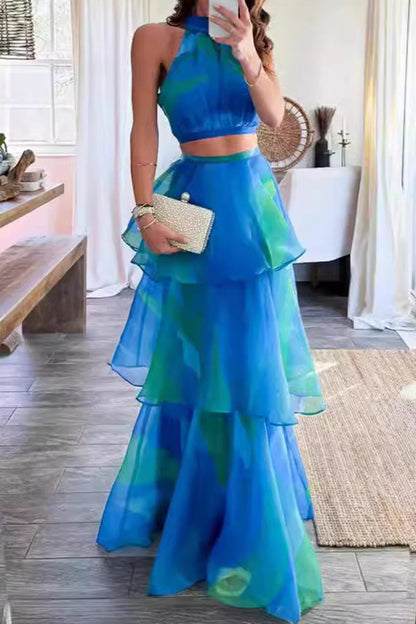 Elegante traje de baño de dos piezas sin mangas con cuello halter de malla y estampado de cambio gradual