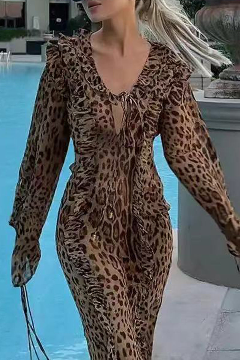 Vestidos de celebridades sexys con volantes de leopardo, aberturas, cuello en V y manga larga