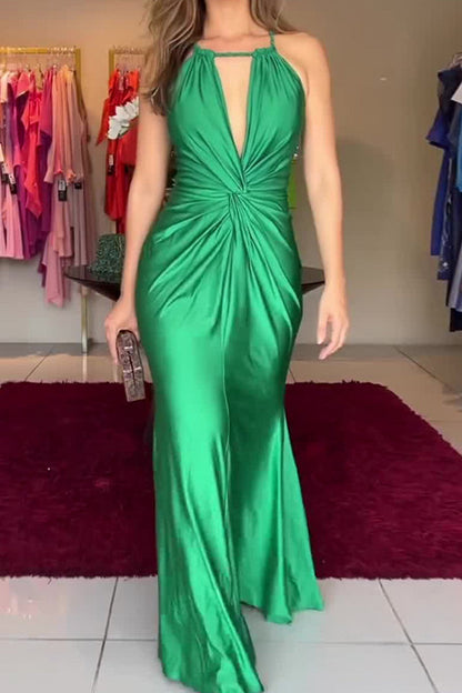 Elegante vestido formal con falda de cintura halter y pliegues sólidos