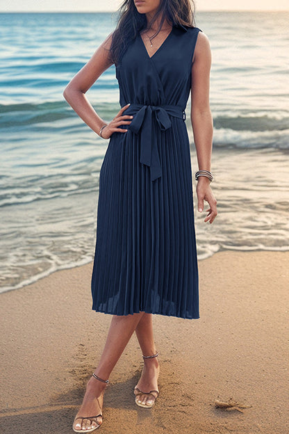 Elegante vestido liso con frenillo plisado y escote en V sin mangas