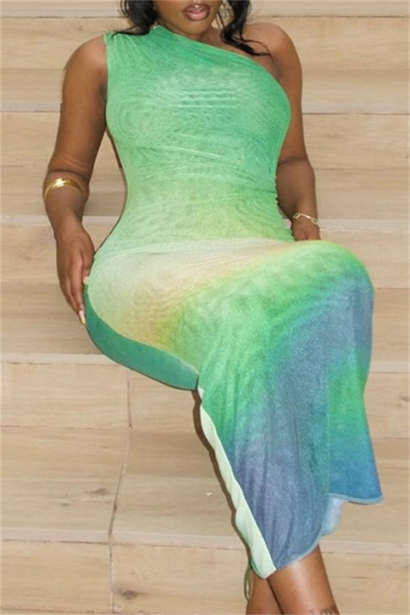 Vestido largo sexy informal con estampado de cambio gradual, sin espalda y cuello oblicuo.