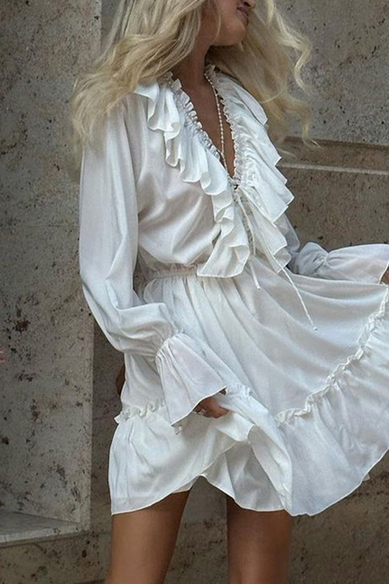 Elegante vestido de fiesta con escote en V y volantes de frenillo liso