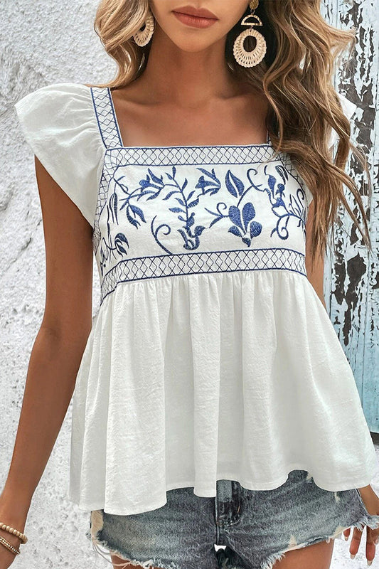 Blusa informal de vacaciones con cuello cuadrado, volante y frenillo bordado liso