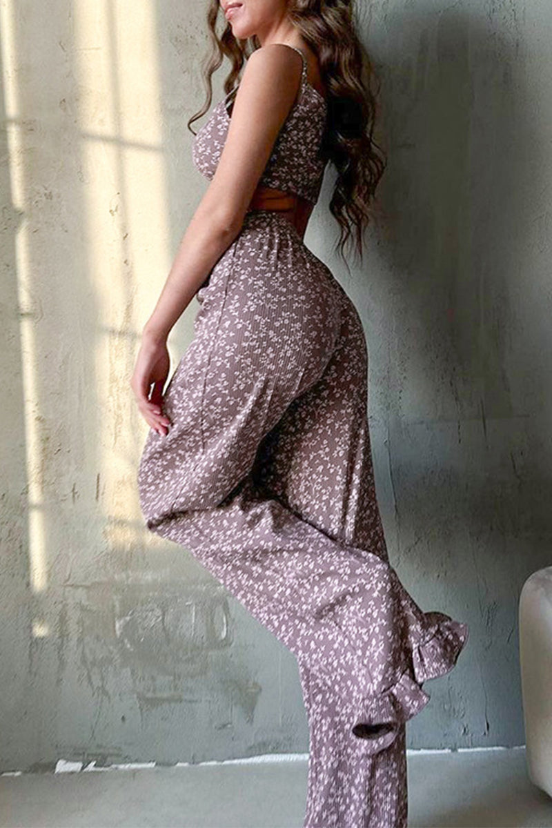 Conjunto informal de dos piezas con volantes florales y cuello en U sin mangas