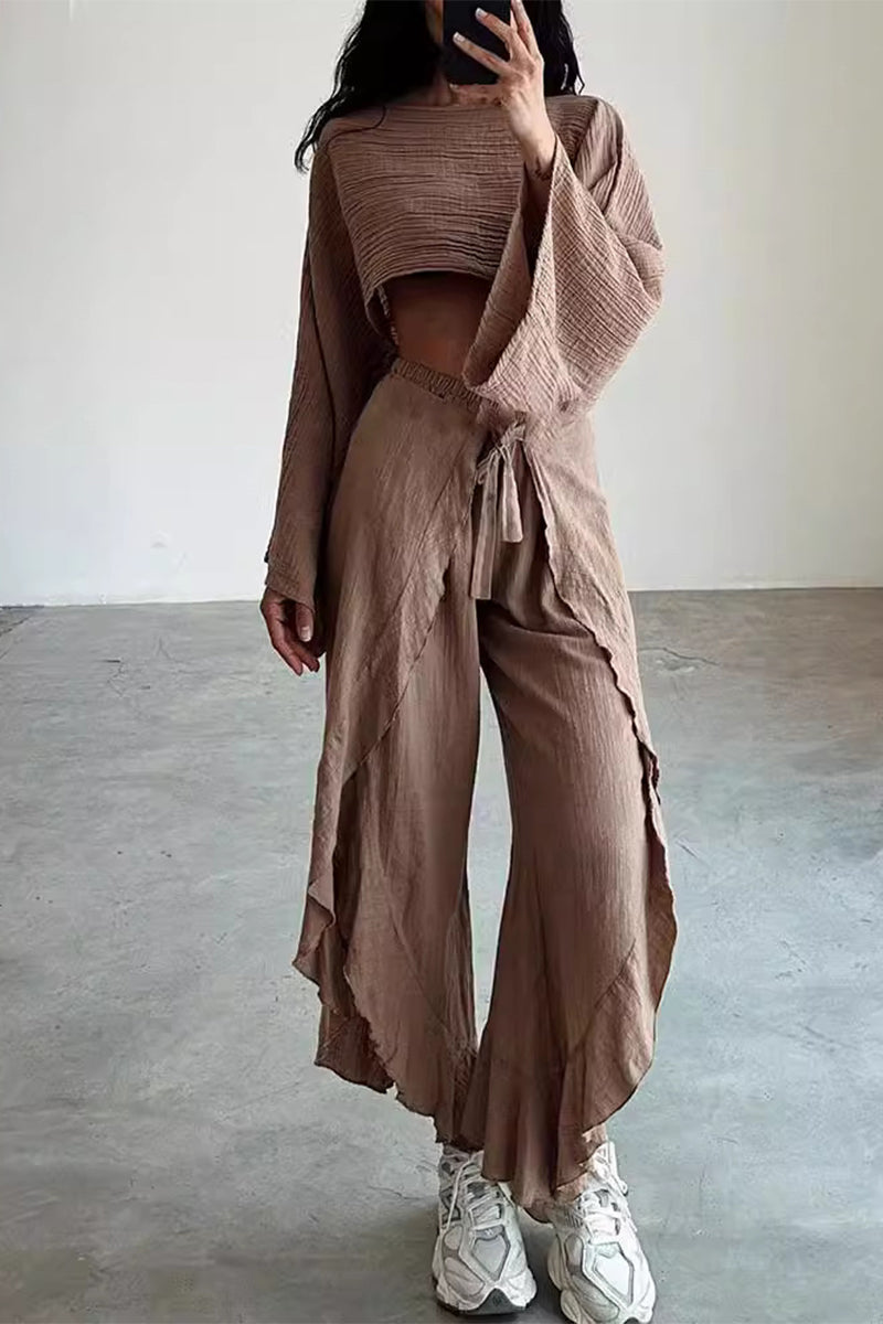 Conjunto informal de dos piezas con cuello redondo, manga larga, volante, frenillo liso y abertura