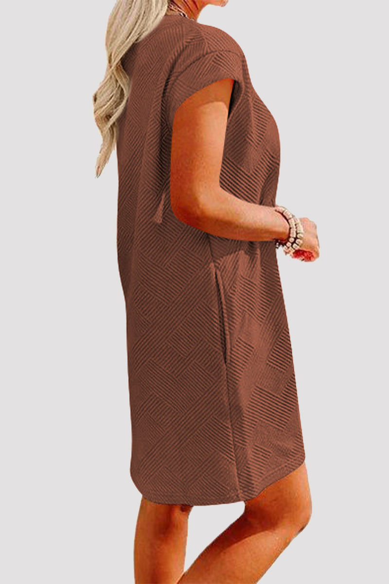 Vestido deportivo informal de manga corta con cuello redondo y bolsillos lisos