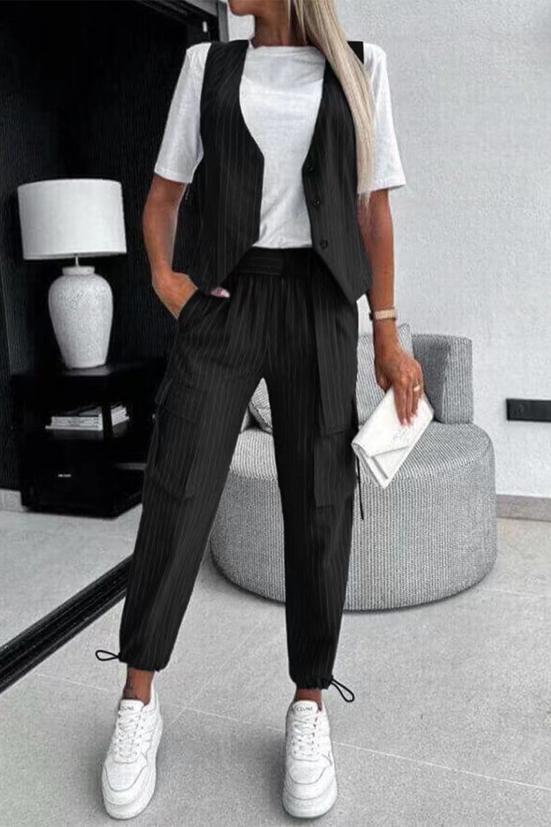 Conjunto informal de dos piezas con cuello en V, sin mangas, con bolsillos y cordón a rayas estilo británico