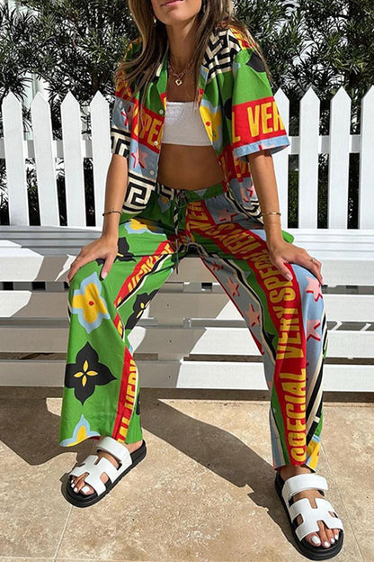 Conjunto de dos piezas informal de manga corta con cuello vuelto y cordón con estampado animal vintage