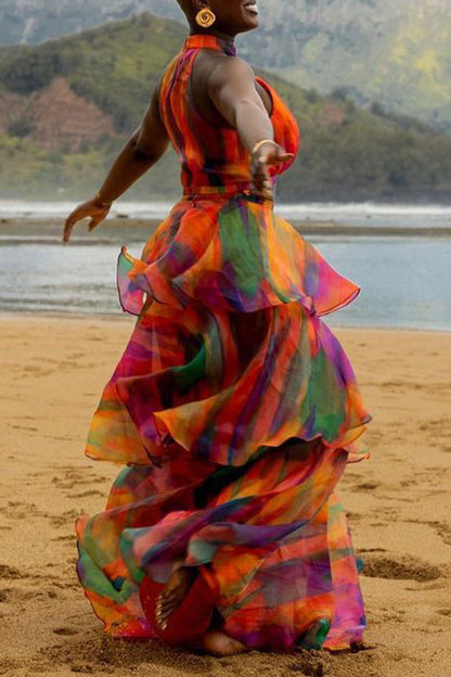 Elegante traje de baño de dos piezas sin mangas con volantes y contraste con estampado de cambio gradual