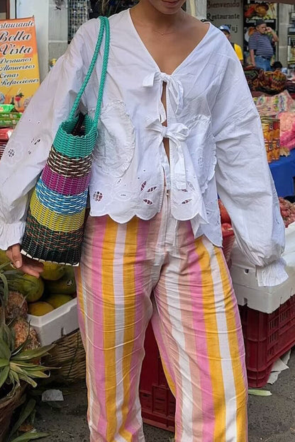 Blusas dulces de cuello en V con frenillo ahuecado y bordado sólido