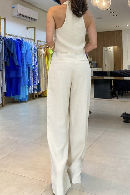 Conjunto informal de dos piezas con cuello en V, sin mangas, con bolsillos sólidos y frenillo en el pecho.