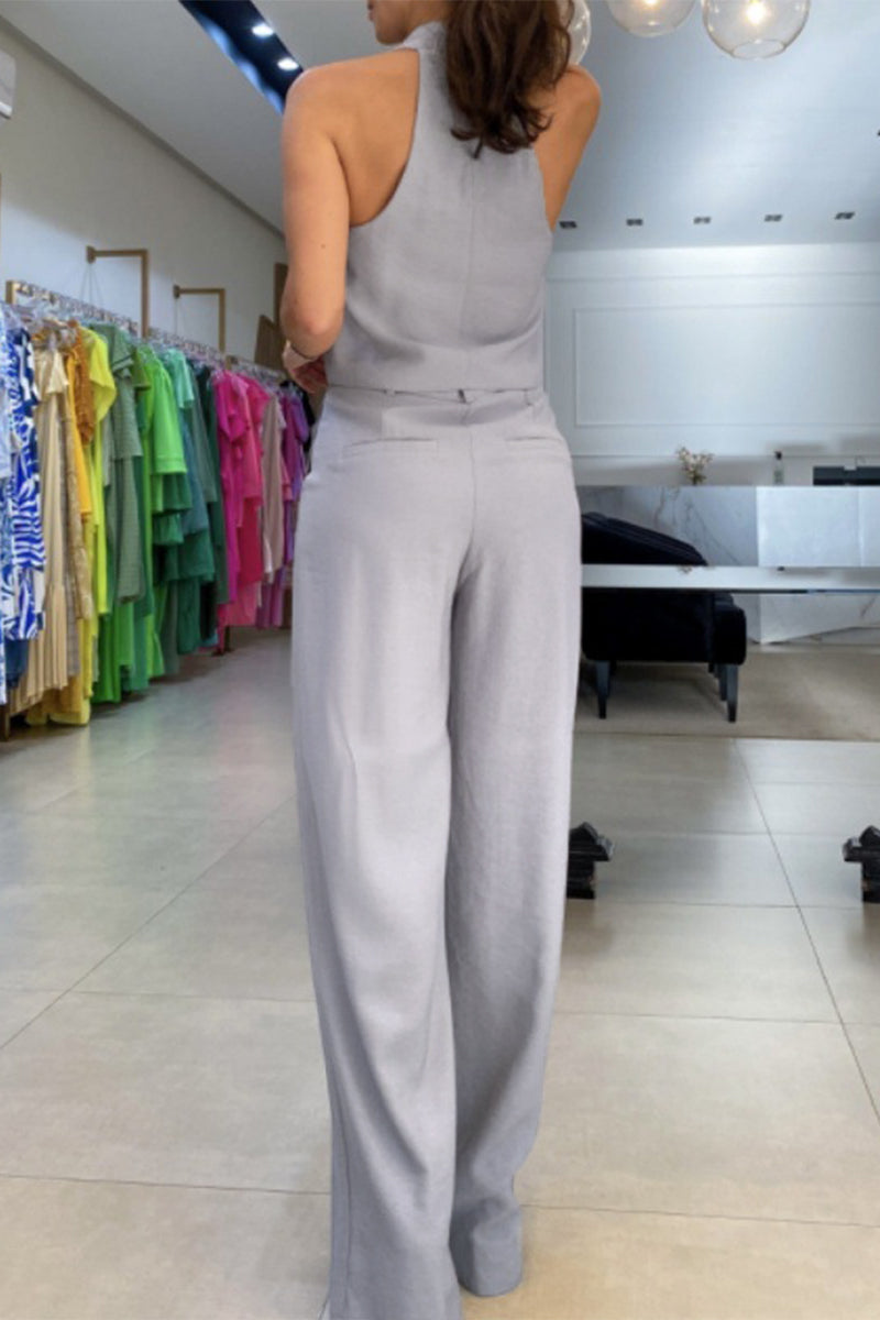 Conjunto informal de dos piezas con cuello en V, sin mangas, con bolsillos sólidos y frenillo en el pecho.