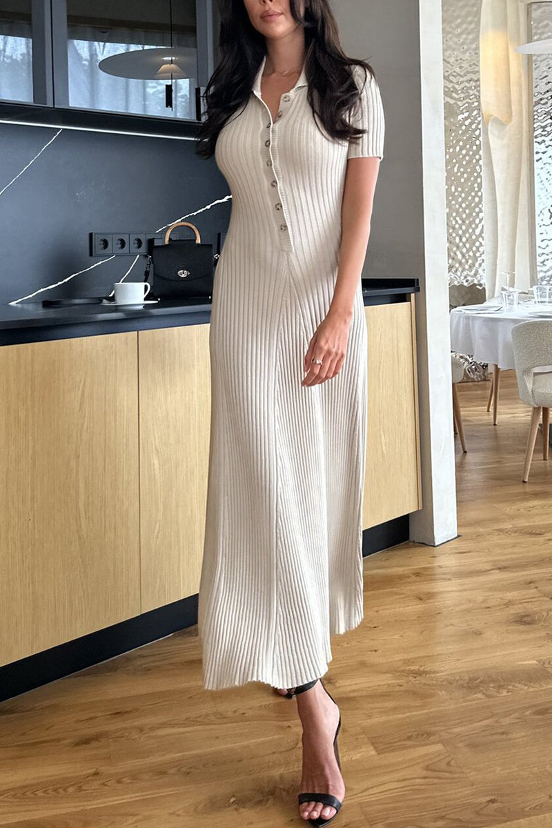 Elegante vestido de corte A con cuello vuelto y hebilla sólida