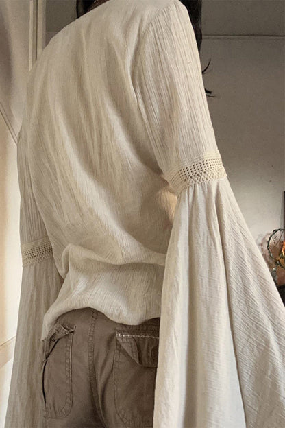 Elegante blusa de cuello en V con frenillo y patchwork sólido