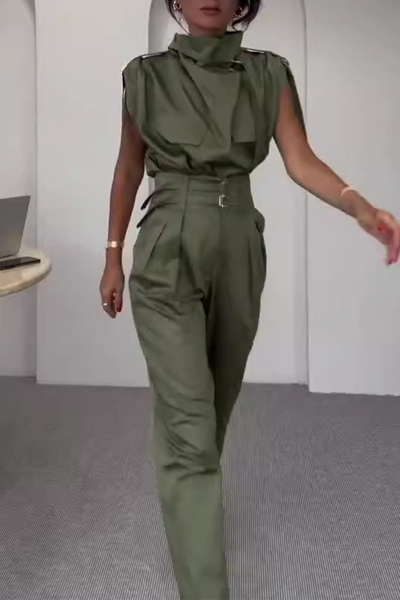 Monos elegantes de cuello alto con parches lisos de calle