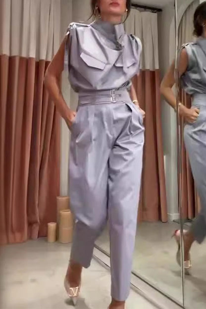 Monos elegantes de cuello alto con parches lisos de calle