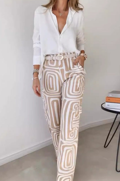 Elegante conjunto de dos piezas de manga larga con cuello vuelto y estampado de rayas