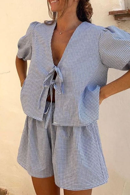 Conjunto informal de dos piezas con cuello en U, manga corta y bolsillo tipo vendaje a cuadros