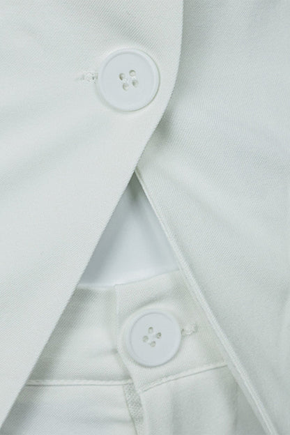 Conjunto de dos piezas informal sencillo con botones, abertura y cuello redondo, sin mangas