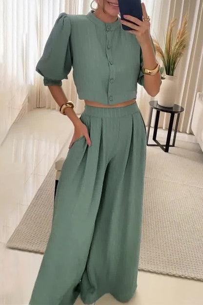 Conjunto informal de dos piezas con rayas, bolsillos, botones, cuello redondo, media manga