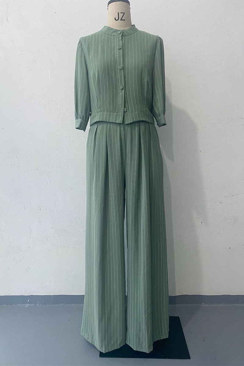 Conjunto informal de dos piezas con rayas, bolsillos, botones, cuello redondo, media manga