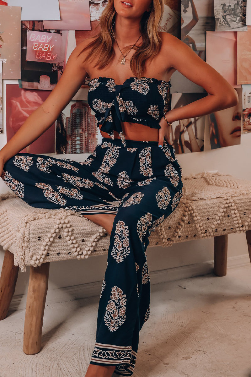 Conjunto informal de dos piezas con bolsillo floral y lazo, sin tirantes y sin mangas