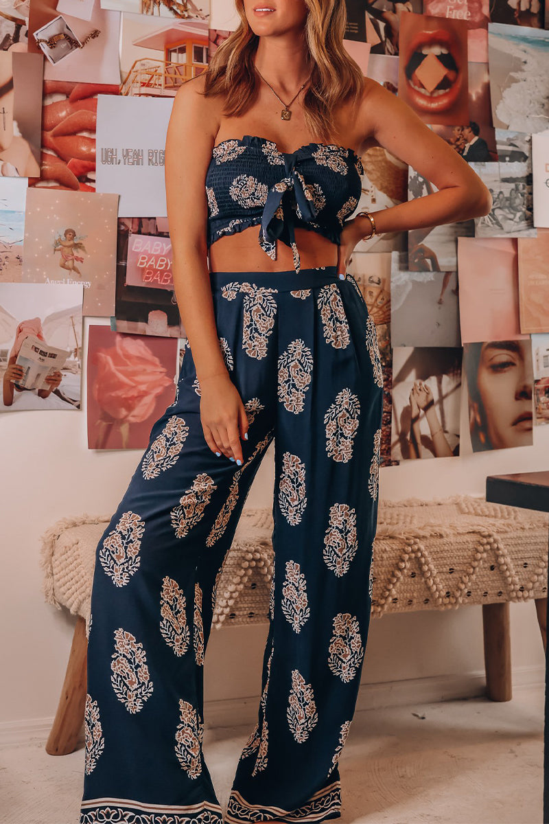 Conjunto informal de dos piezas con bolsillo floral y lazo, sin tirantes y sin mangas